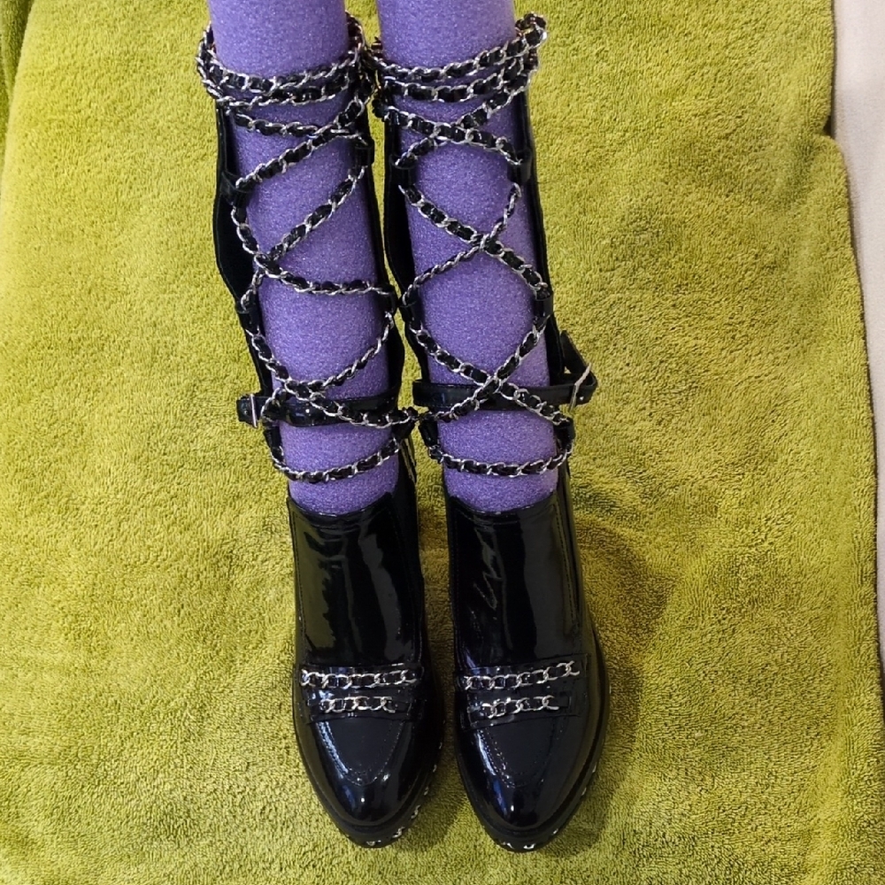 Elegant Black Gothic Chain Lace-Up Women's Boots. Unique. Excellent Condition.